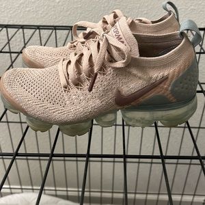 Pink Nike vapor max